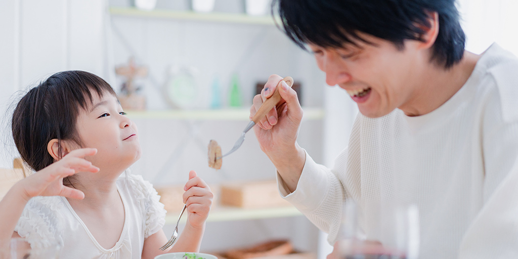 生地の香りを楽しむ家族