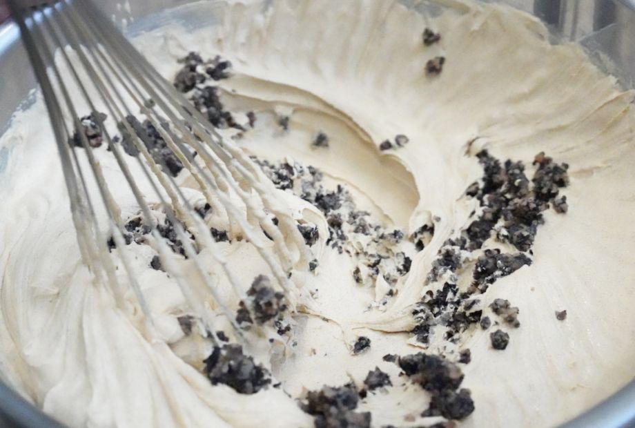 ホワイトチョコと丹波黒豆きなこの掛け合わせる工程